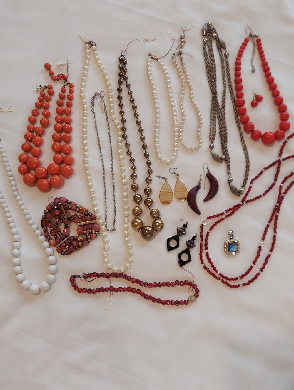 Vintage Jewelry Variety Bundle (17 Pcs), Beads, Faux Pearls, Chain, Assorted